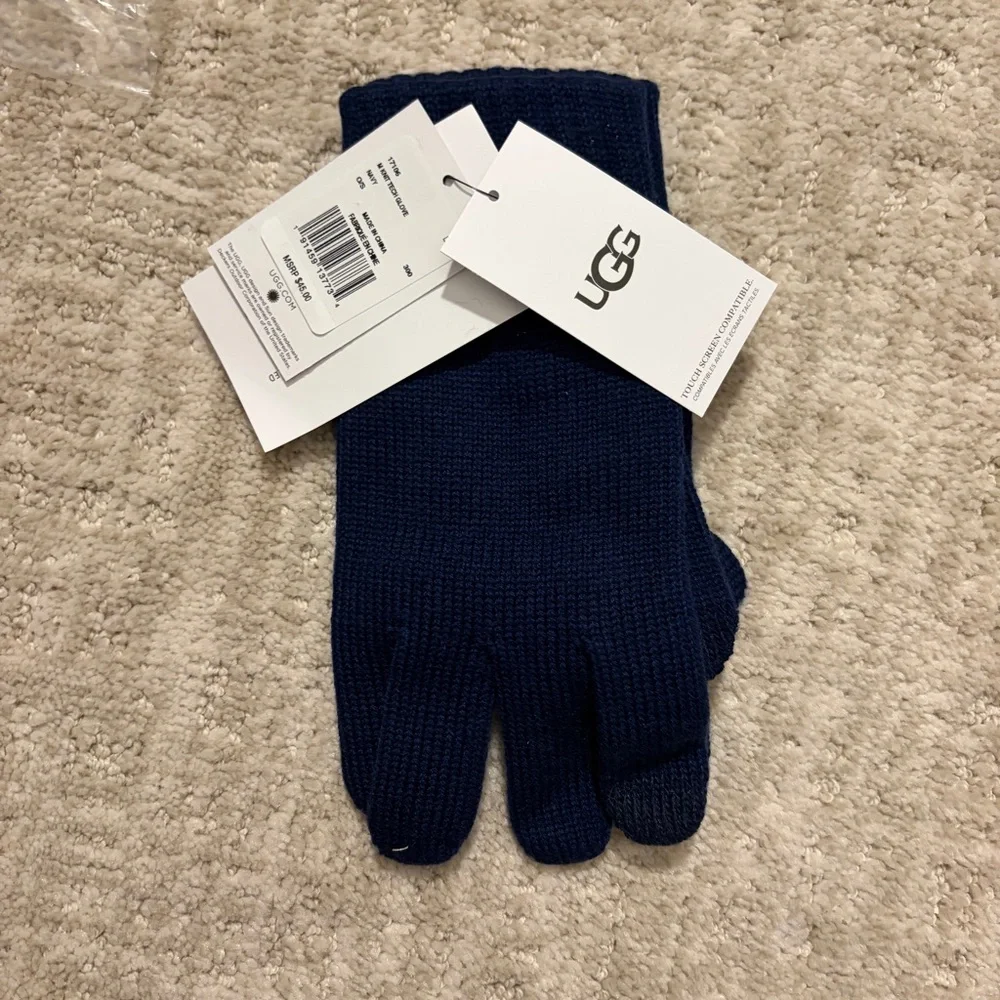 UGG knit Navy tech wool blend Gloves brand NEW